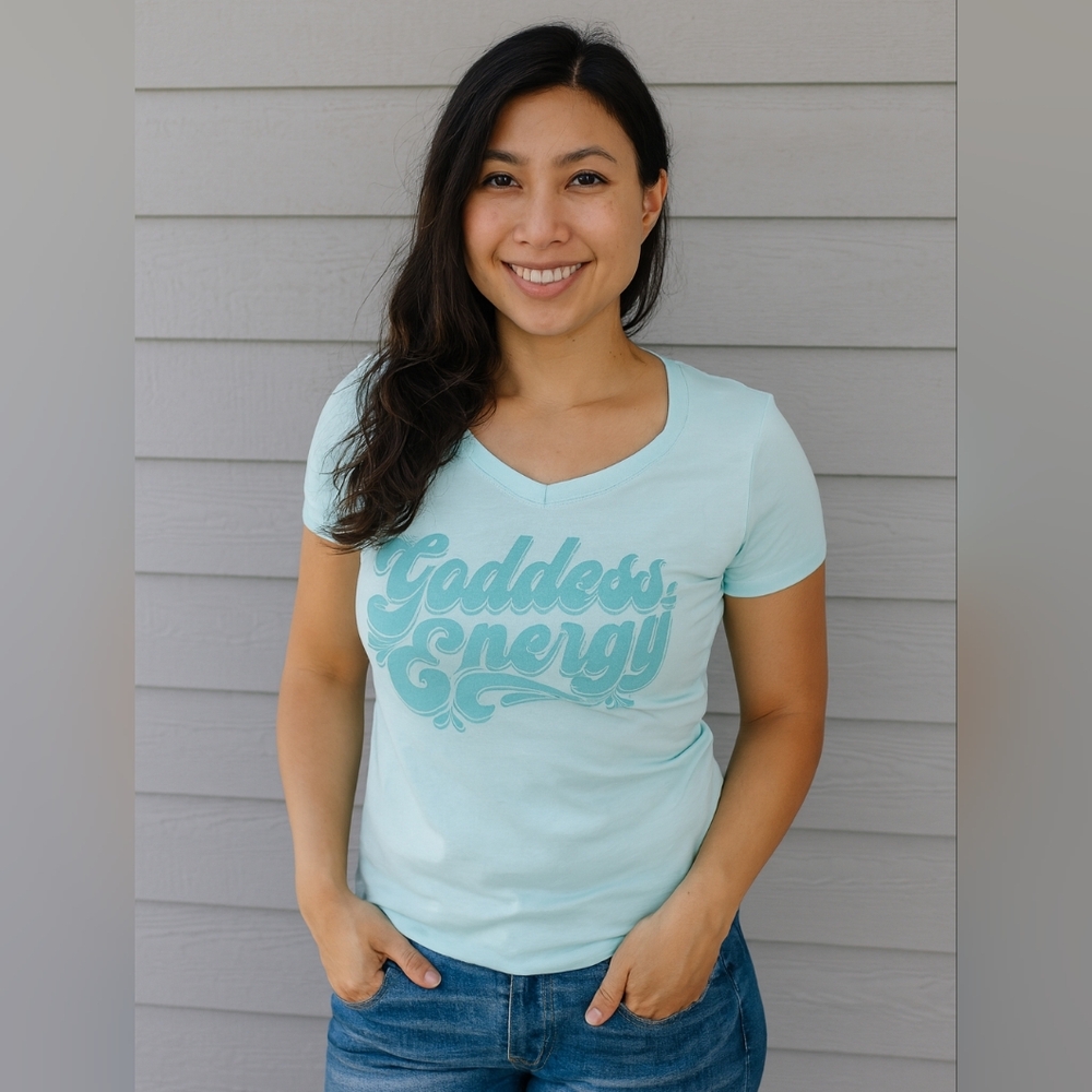 Izzy & Liv Goddess Energy V-Neck T-Shirt New Size XL